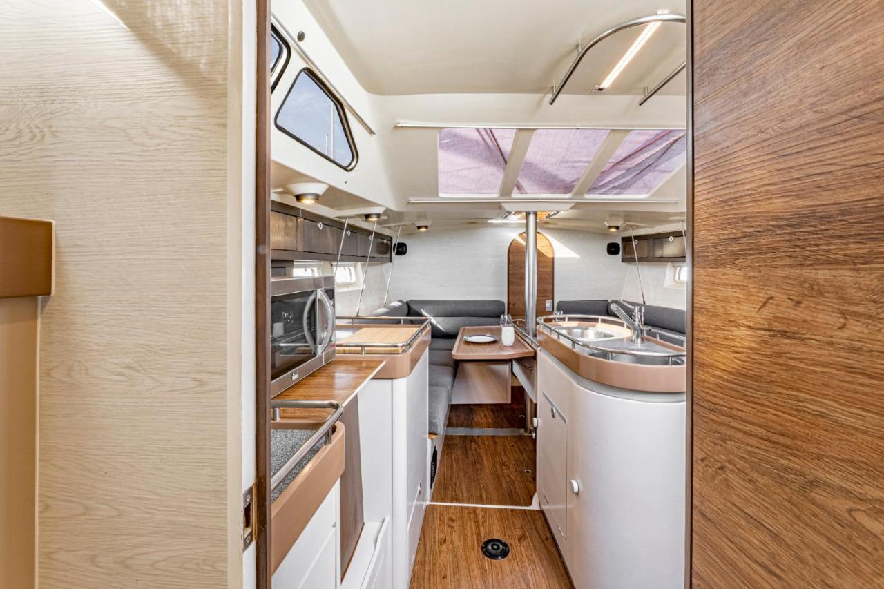Relaxing Stay On A 38Ft Sail Yacht Арресифе Экстерьер фото