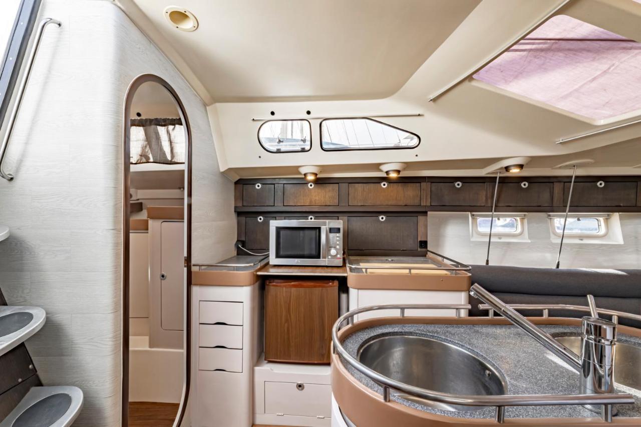 Relaxing Stay On A 38Ft Sail Yacht Арресифе Экстерьер фото