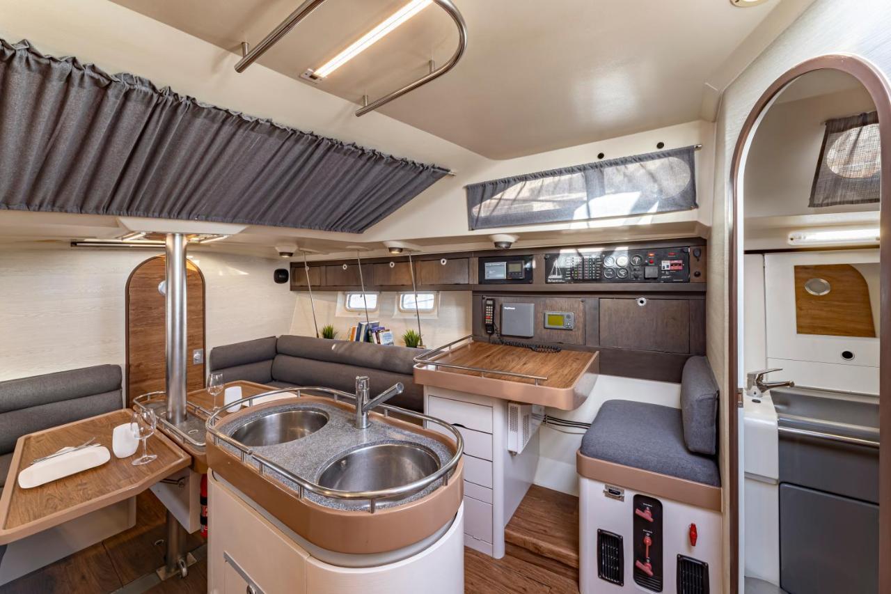 Relaxing Stay On A 38Ft Sail Yacht Арресифе Экстерьер фото