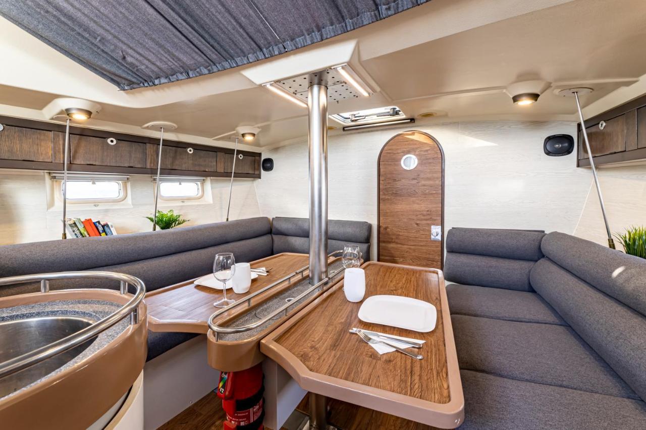 Relaxing Stay On A 38Ft Sail Yacht Арресифе Экстерьер фото